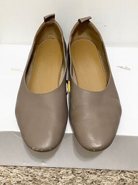 Everlane  Size 7 1-2  Women’s Gray Ballet  Flats.